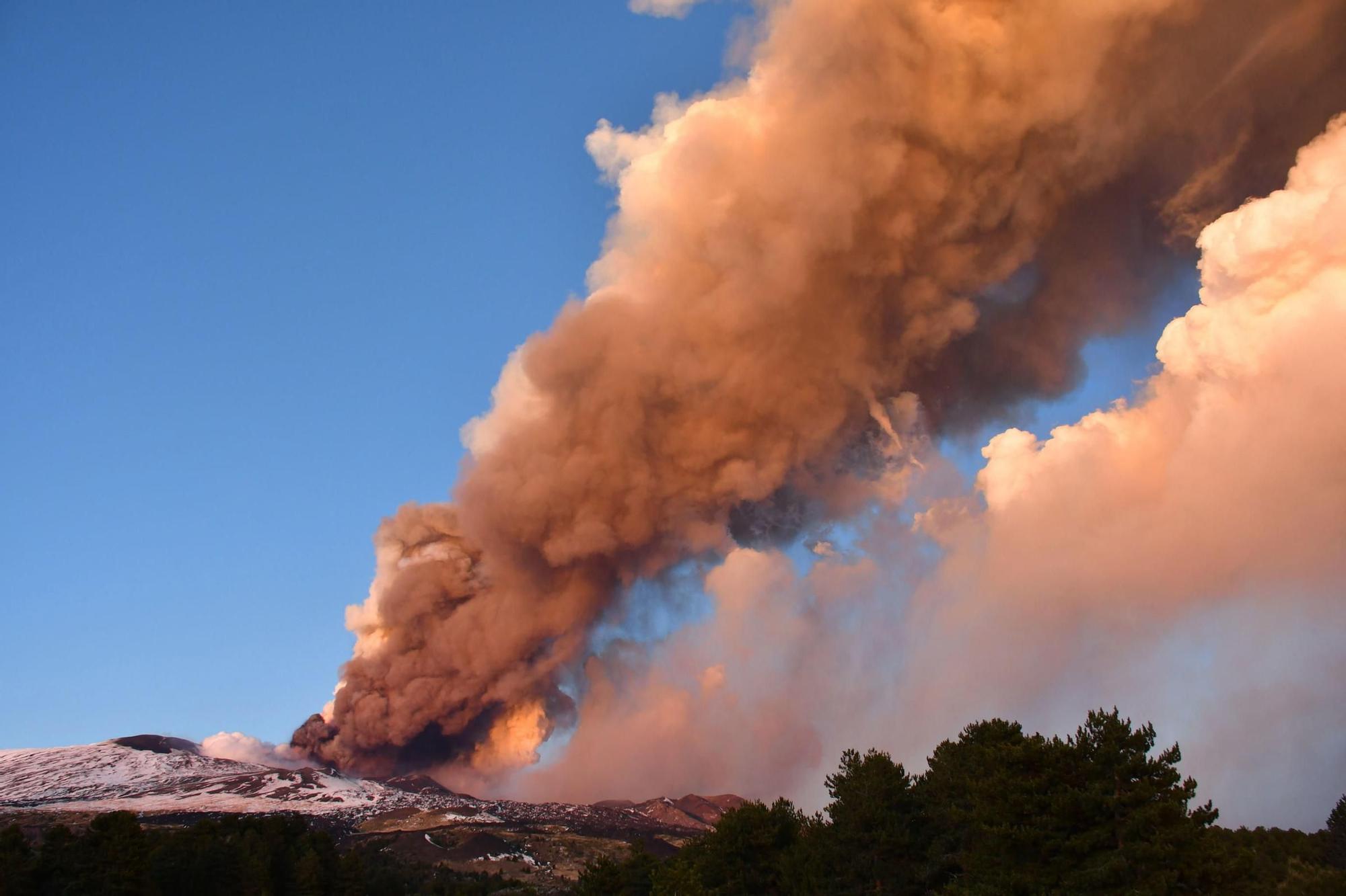 El volcán Etna entra en erupción y deja unas imágenes nunca vistas