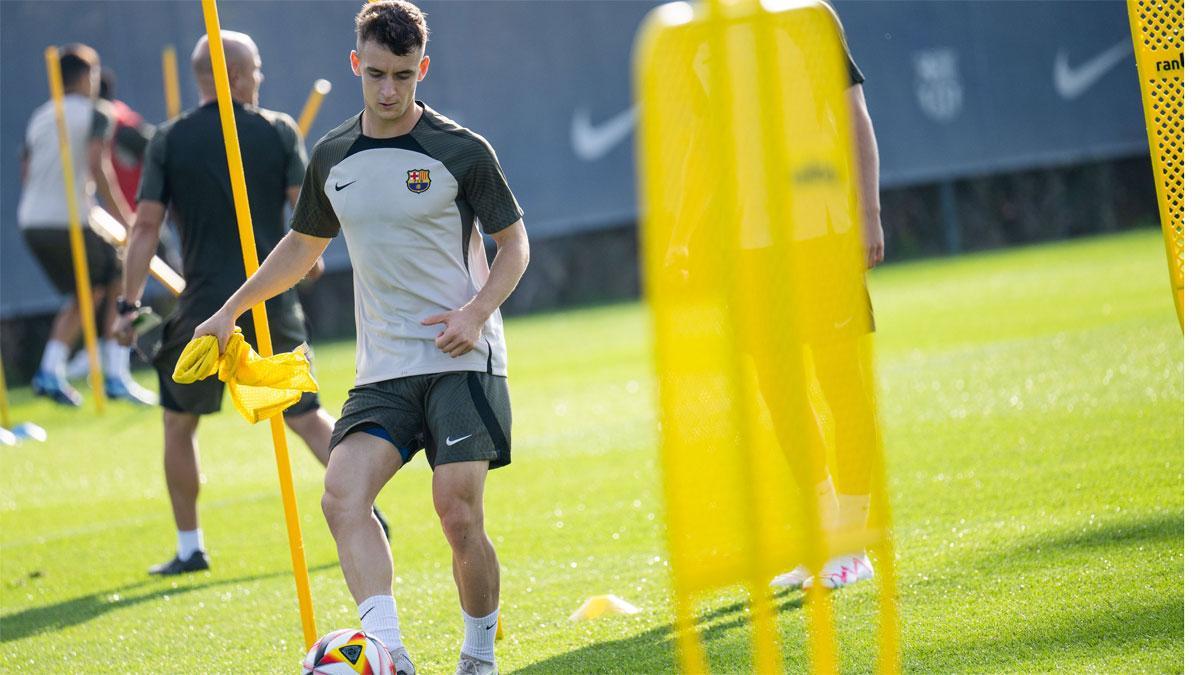 Marc Casadó, en el entrenamient previo, seguirá liderando al filial sobre el césped