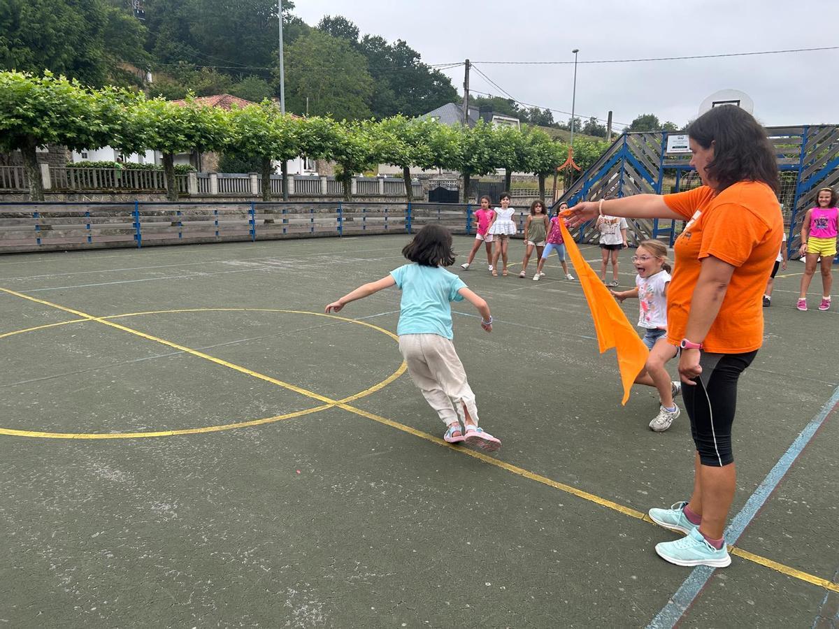 EN IMÁGENES: Niños participando en juegos en Lieres en las colonias urbanas de Siero