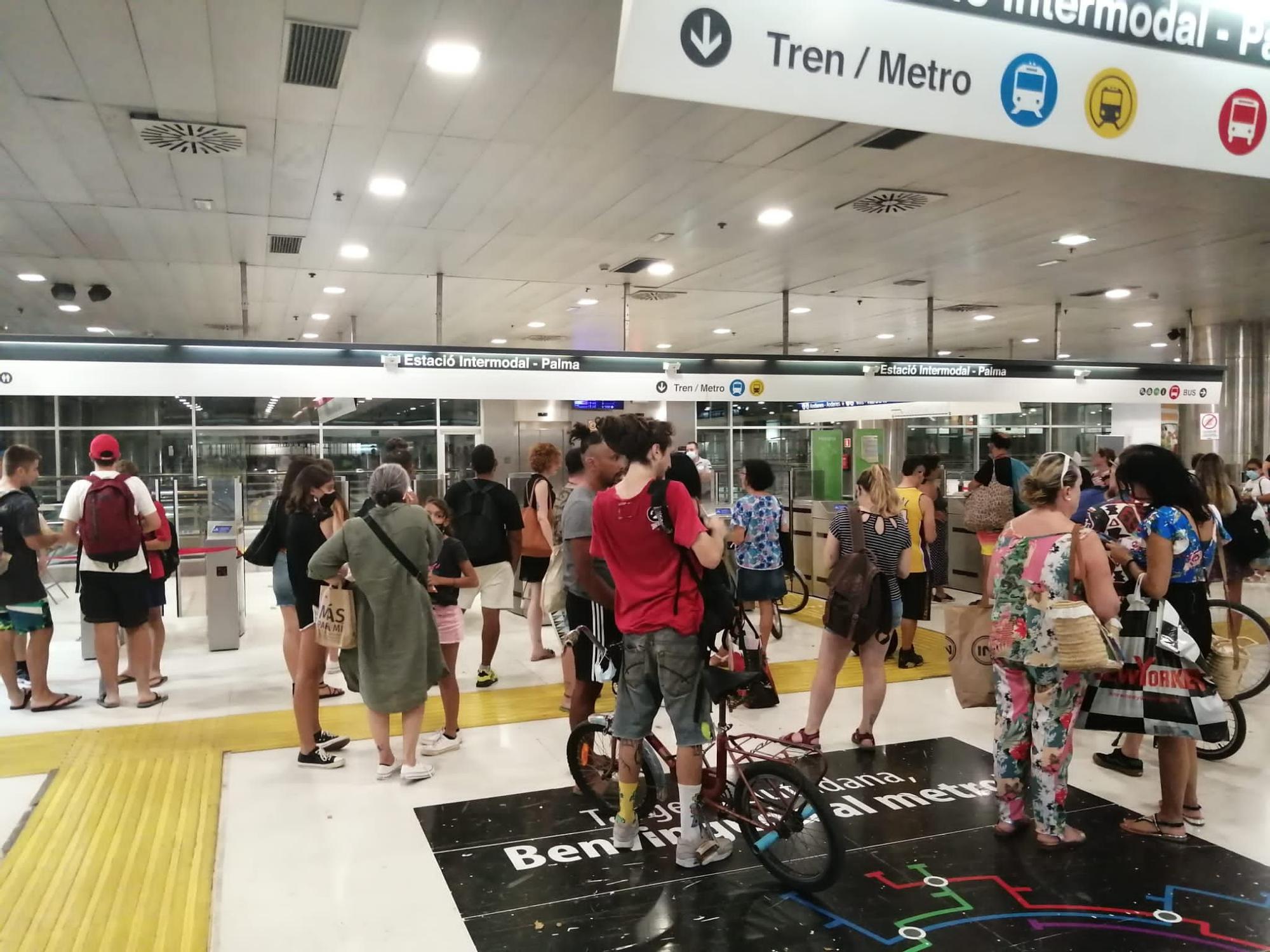 Un incendio en un tren estacionado obliga a desalojar la Intermodal