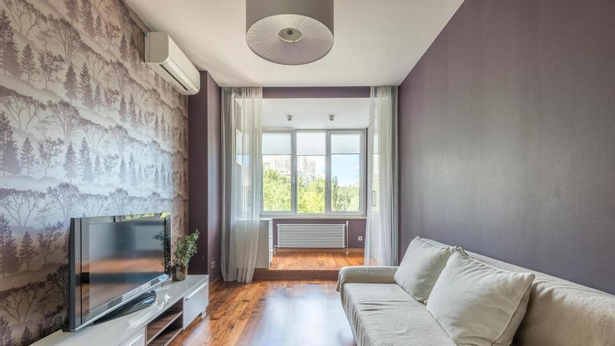 Olvídate de los arañazos en el parquet gracias a este producto que tienes en tu cocina: se puede utilizar en todo tipo de madera con resultados increíbles