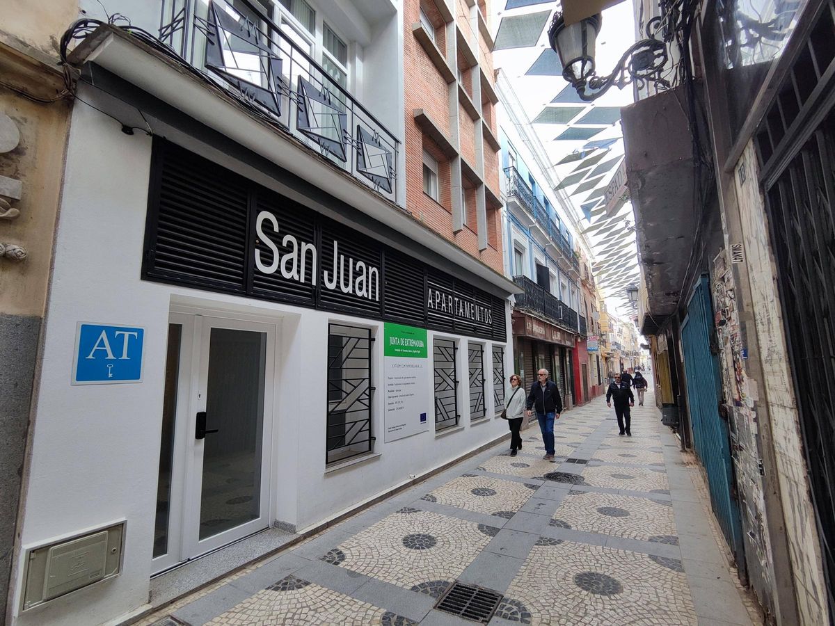 Edificio de apartamentos turísticos en la calle San Juan.