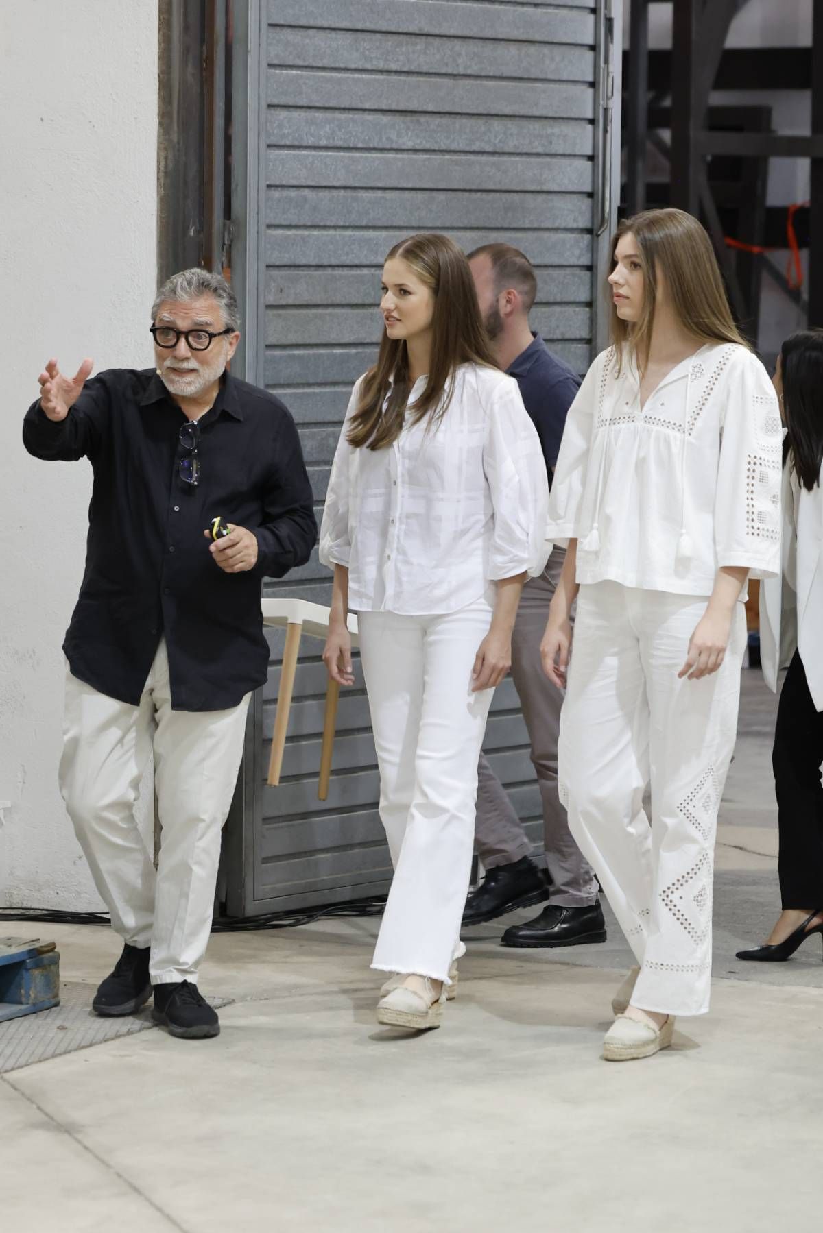 La visita de Leonor y Sofía de Borbón al taller del escultor Jaume Plensa