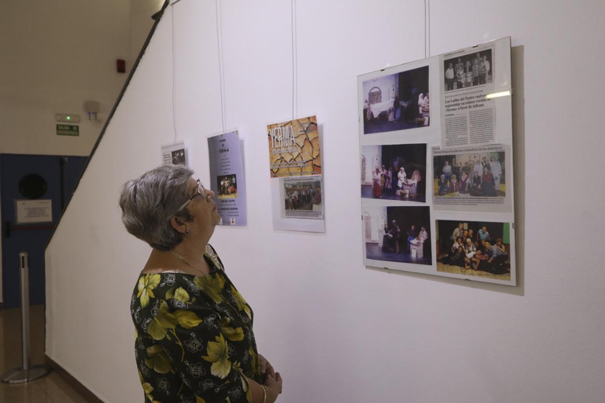 Ladies del Teatro repasan sus 25 años sobre los escenarios con una exposición en Sagunt.