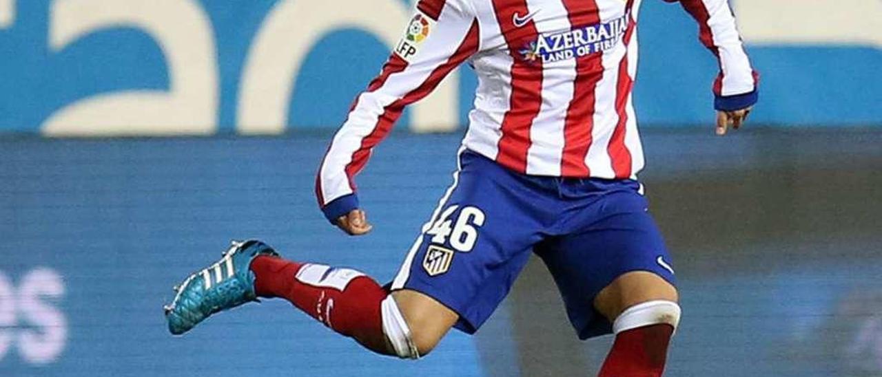 Carlos Ramos durante un partido vistiendo la camiseta del Atlético de Madrid. // Atlético de Madrid