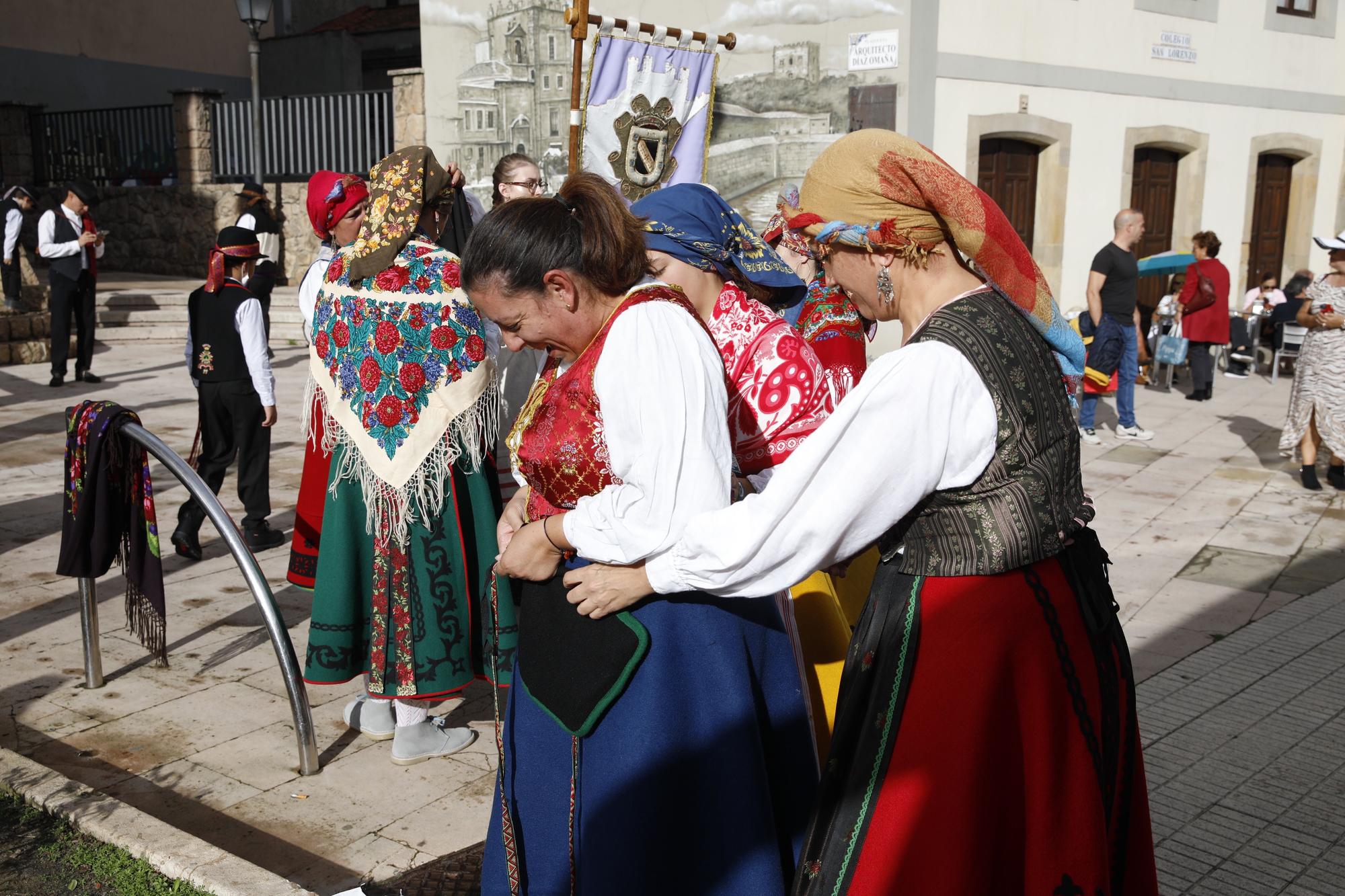 En imágenes: Gijón celebra el Día de León con bailes y el desfile de pendones