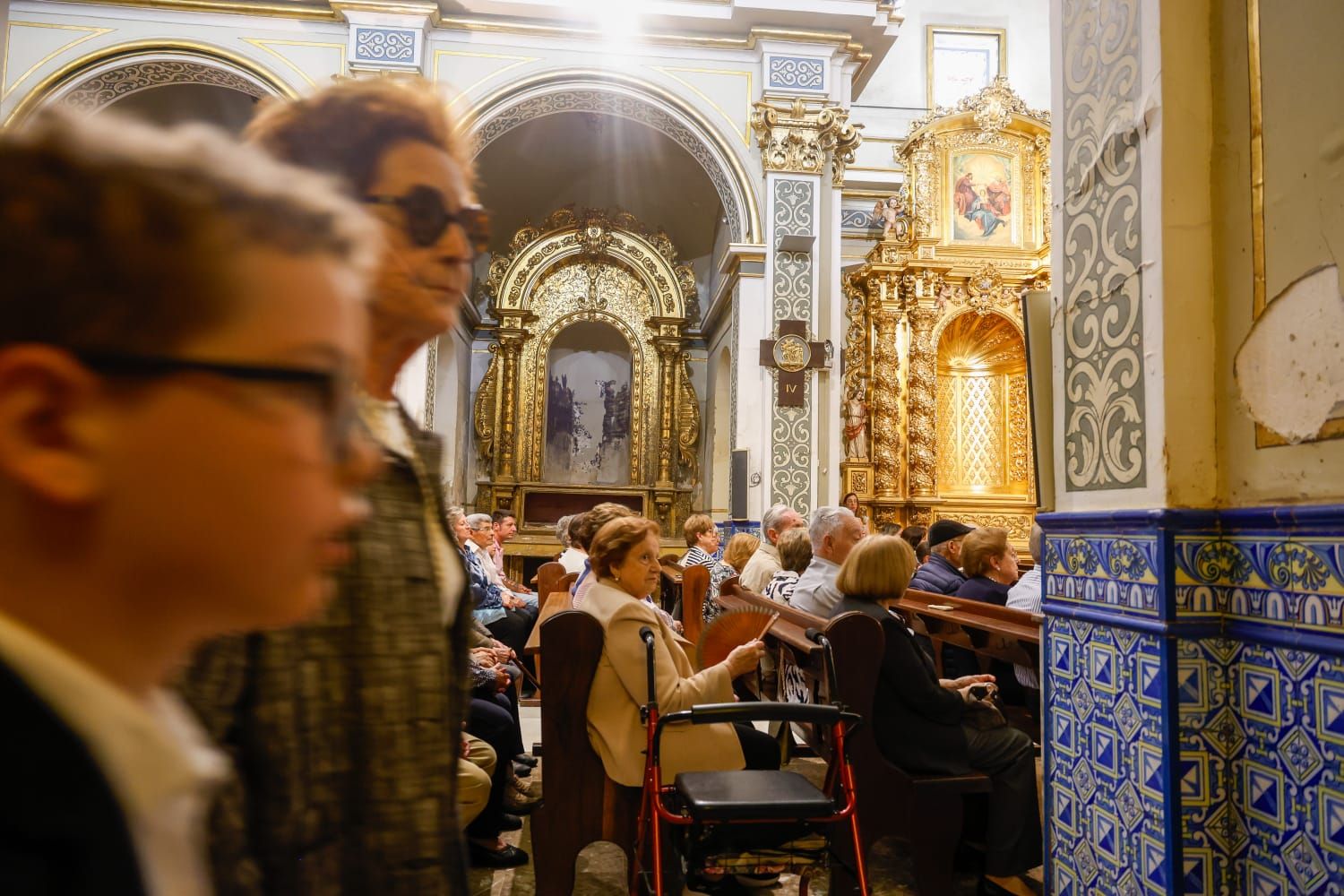 Primera misa en la parroquia de Picanya tras el paso de la dana