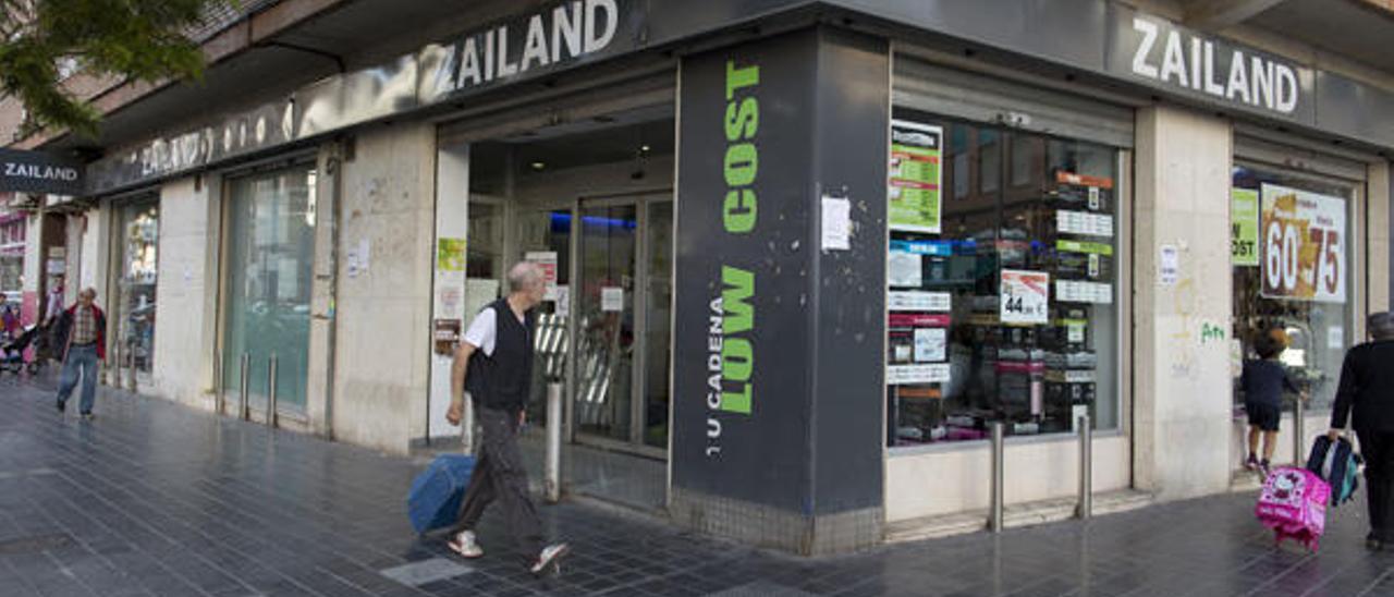 La firma valenciana de distribución Zailand entra en concurso y deja en el aire cien tiendas