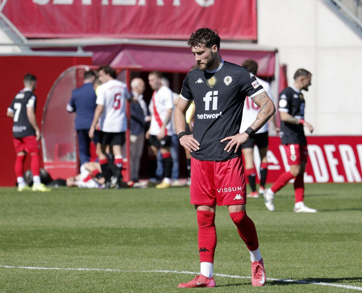 Samu Vázquez, contrariado, durante la derrota del Hércules frente al Sevilla Atlético.
