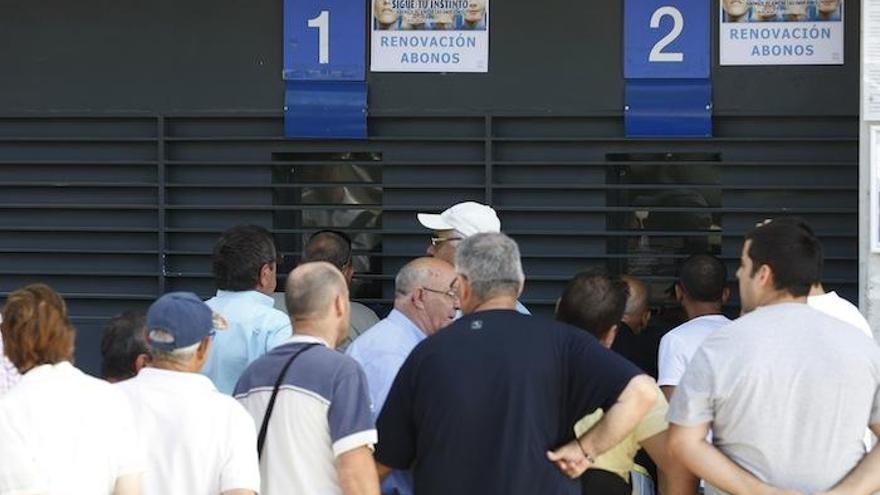 Los abonados que quieran renovar el abono en taquilla deberán esperar hasta el 4 de julio-.