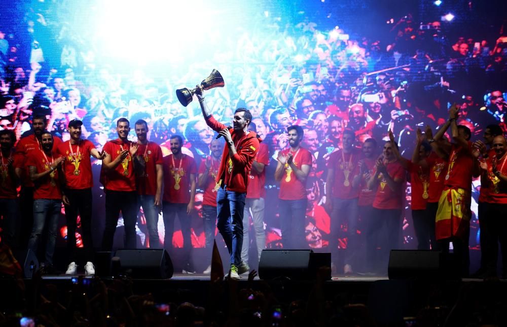 La selección celebra el título mundial en Madrid.