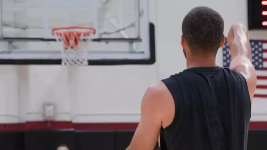 ¡Curry se pone las pilas metiendo 82 triples seguidos!