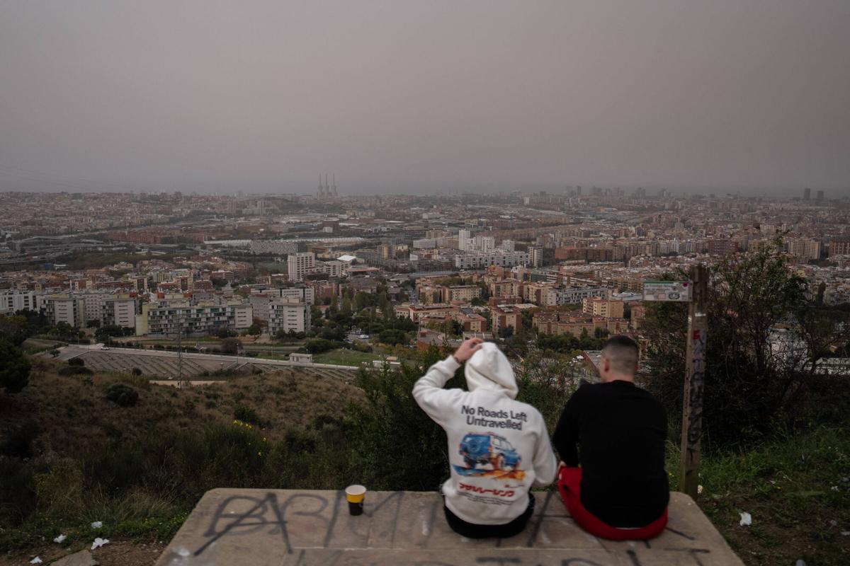 La calitja, la pols en suspensió procedent del nord d'Àfrica, arriba a Barcelona