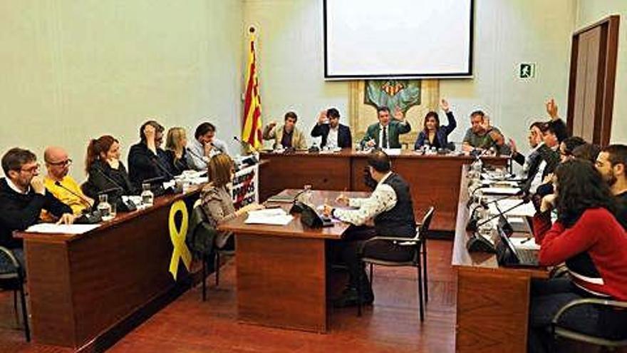 El ple de l&#039;Ajuntament de Banyoles aprovant les ordenances fiscals.