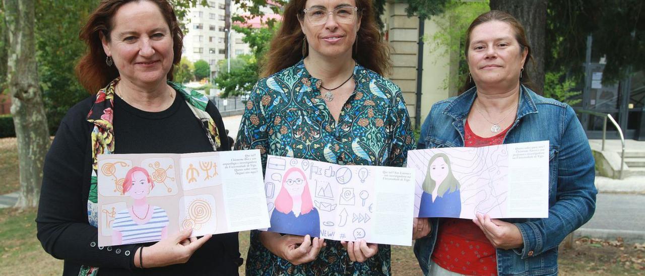 Beatriz Comendador, Lorena Rodríguez y Nieves Lorenzo, en el Campus de Ourense. |   // IÑAKI OSORIO