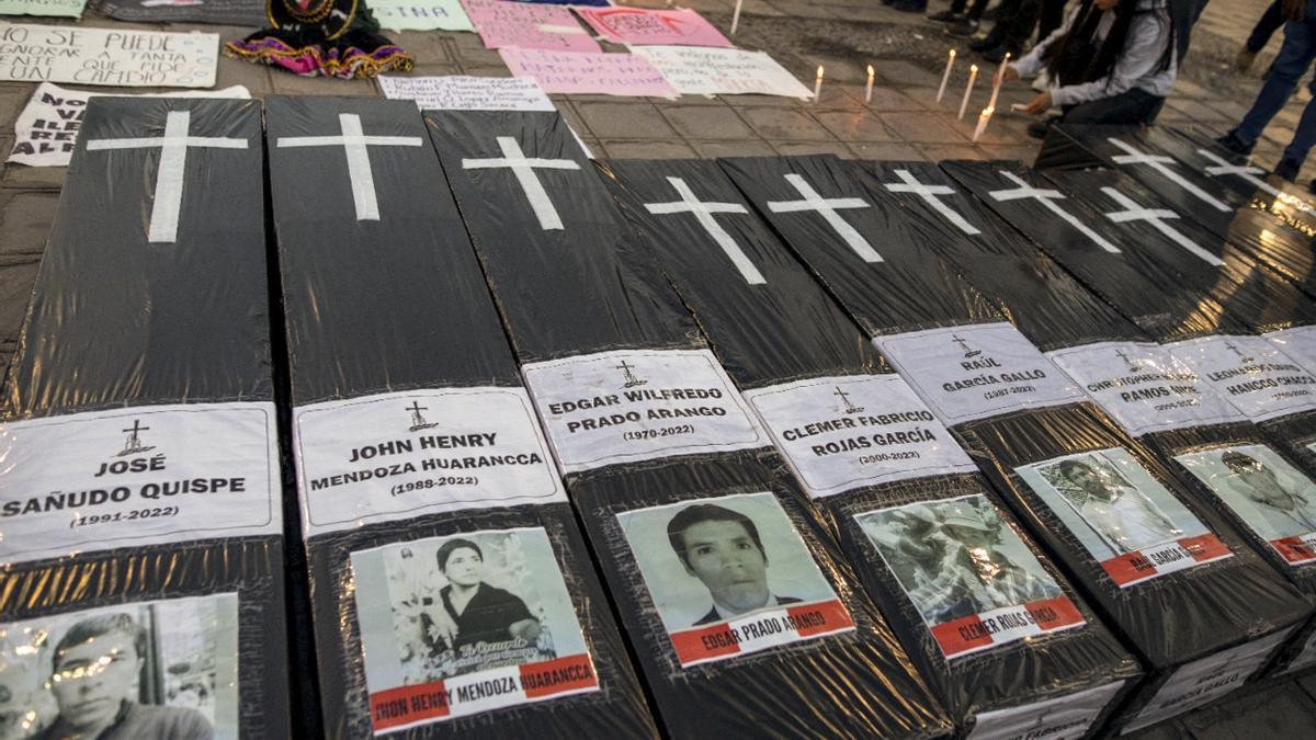 Vigilia en recuerdo de los fallecidos en las protestas en Perú, el miércoles en la ciudad de Ayacucho, en los Andes.