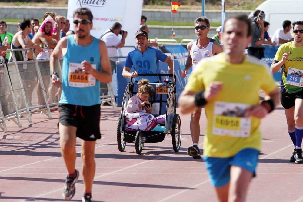 El Mouaziz, del Club Nerja de Atletismo ha vuelto a imponerse en la prueba, que ha alcanzado una participación récord con 7.500 corredores