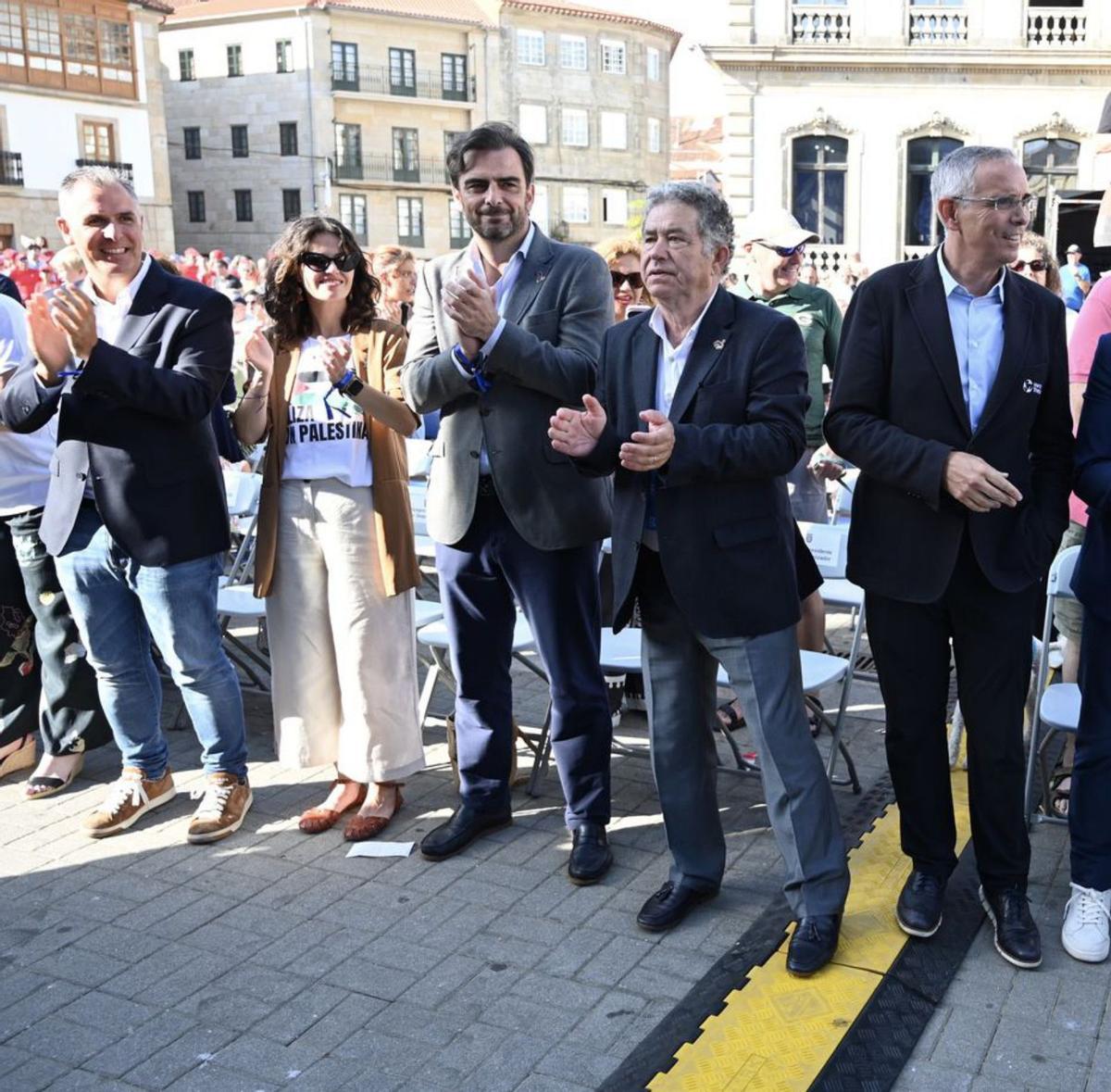 Aficionadas que asistieron al
desfile.
| R. V.