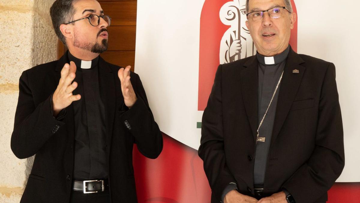 El sacerdote Florentino Pérez y el obispo de Zamora, Fernando Valera . | J. L. Fernández