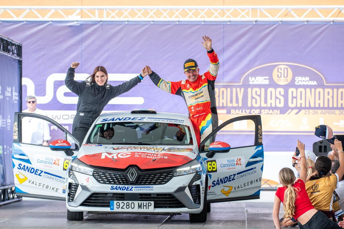 Pedro Peñate y Fátima Toledo al finalizar el Rally Islas Canarias, el domingo.