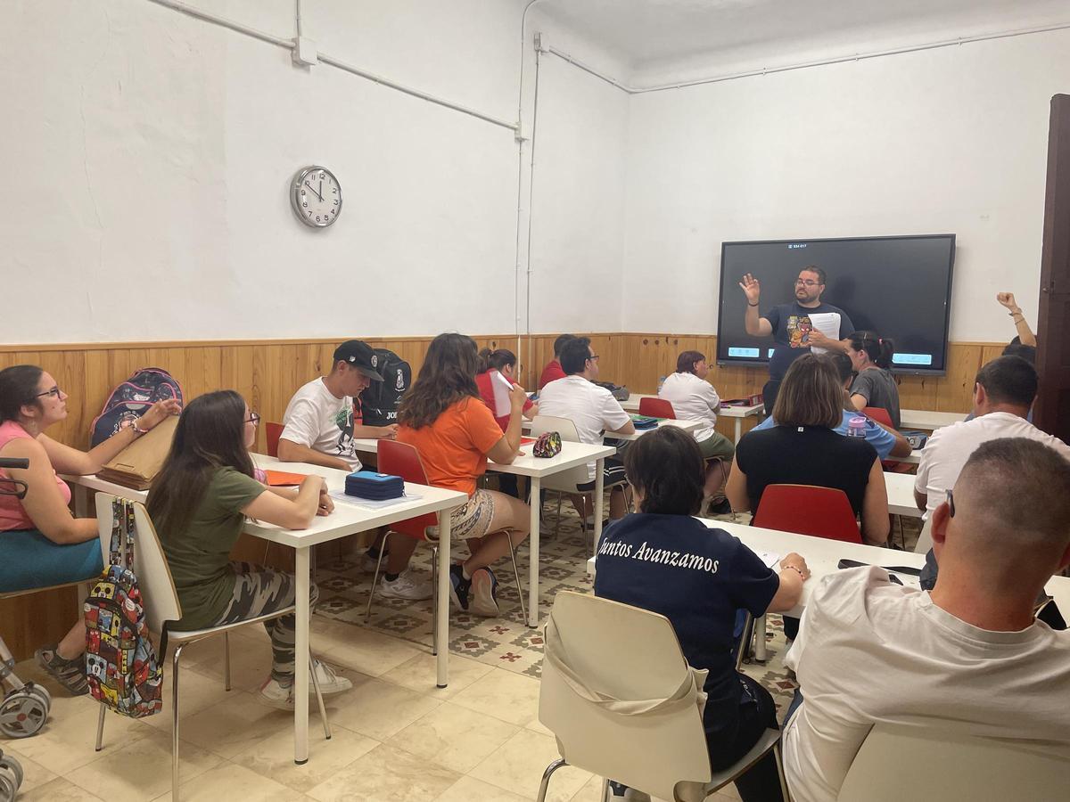 El programa se estructura en tres bloques de actividades.