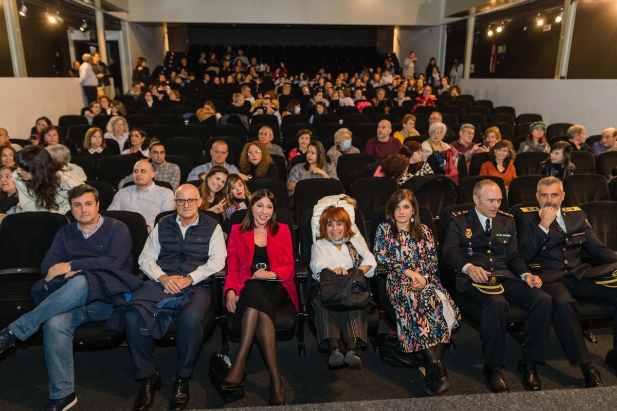 Los asistentes a la gala sobre Derechos Humanos este viernes en Elche