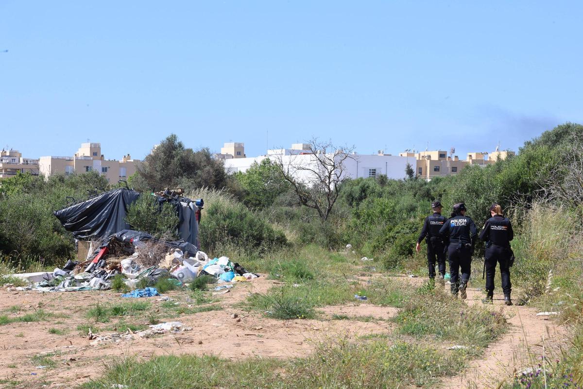 Todas las imágenes del asentamiento chabolista de sa Joveria, el más grande de Ibiza Todas las imágenes del asentamiento chabolista de sa Joveria, el más grande de Ibiza