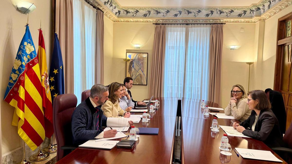 La consellera de Justicia, Transparencia y Participación, Nuria Martínez, ha retomado la ronda de contactos con los principales operadores jurídicos de la provincia de Castellón para avanzar en la planificación de la ampliación y mejora de la Ciudad de la Justicia de Castellón.