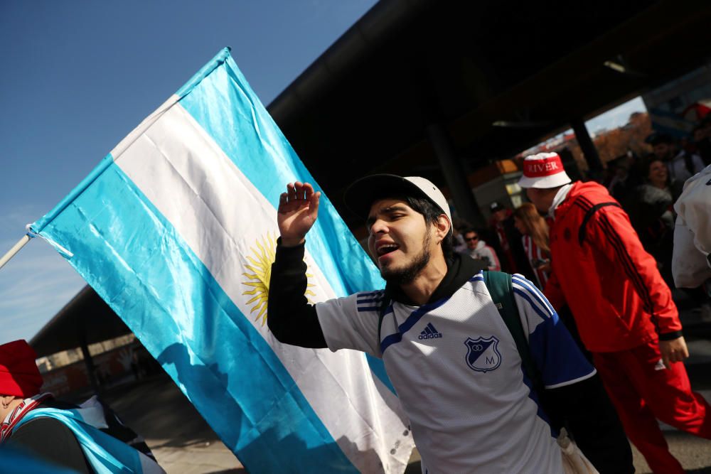 Las aficiones de River y Boca llenan Madrid