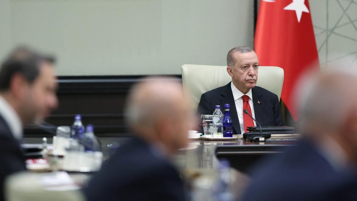 Erdogan estrena su nuevo Gobierno prometiendo bajar la inflación a valores de un dígito.