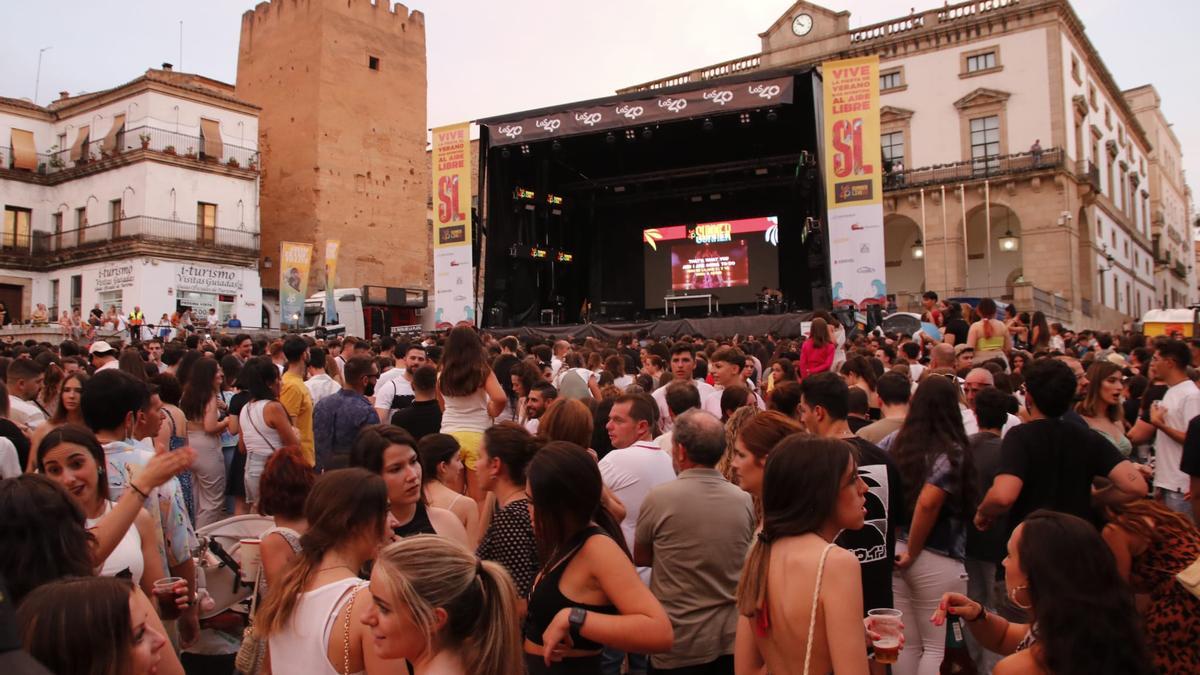 Inicio de la gira Los 40 Summer Live ayer en Cáceres.