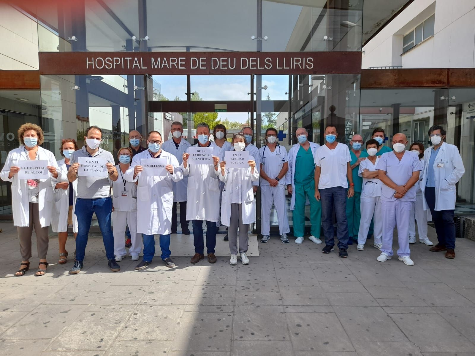 Protesta en los hospitales de la provincia en apoyo a los trabajadores de la UCI del Hospital La Plana