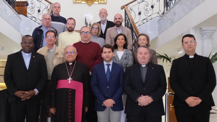 El obispo de Córdoba comienza en el Consistorio su visita pastoral a Cabra