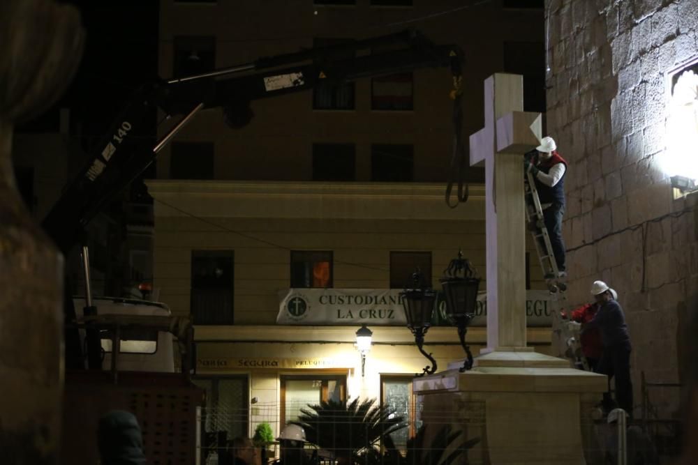 Retiran la Cruz de Callosa de Segura entre fuertes medidas de seguridad