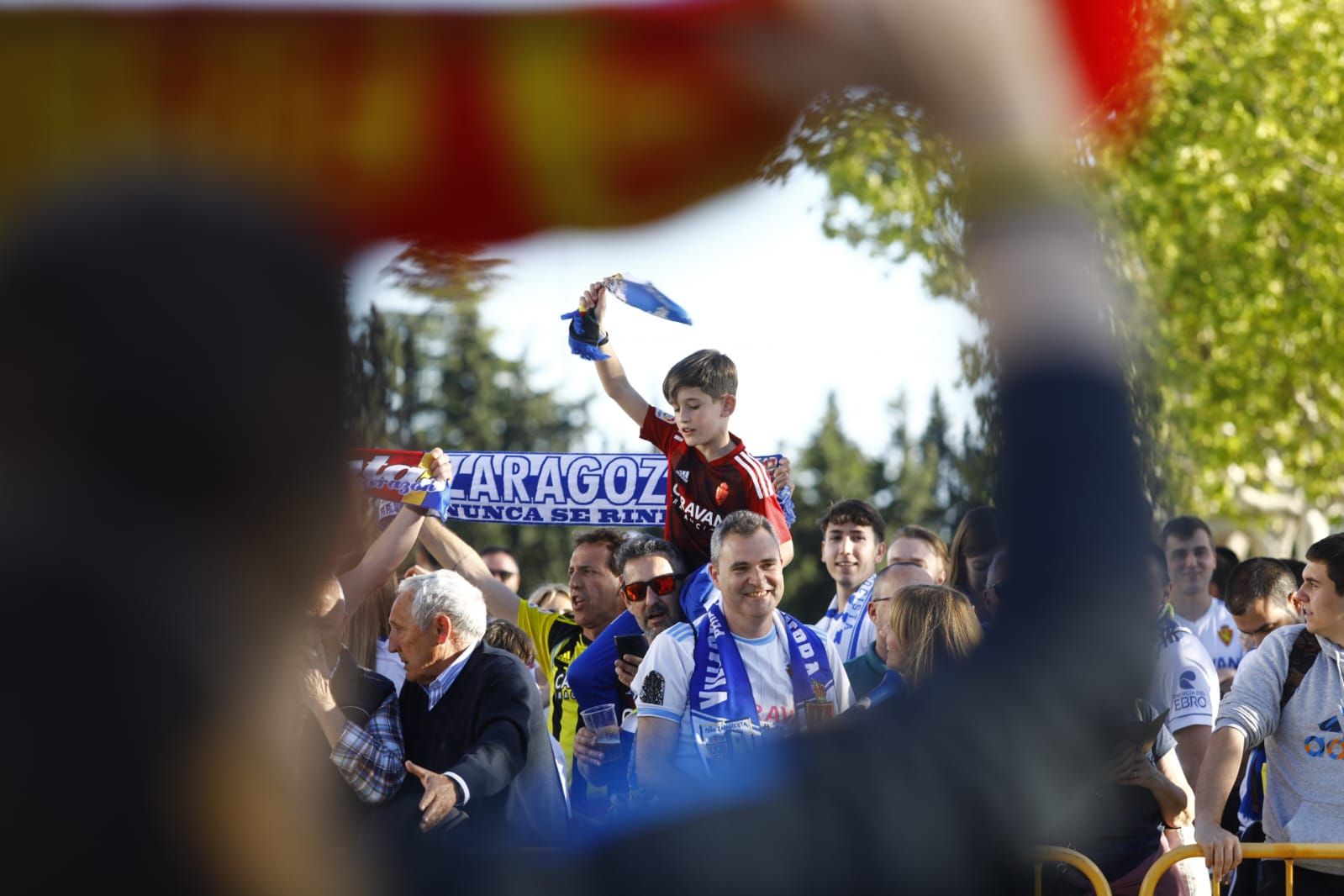 EN IMÁGENES | Gran ambiente previo al derbi aragonés a las puertas de El Alcoraz