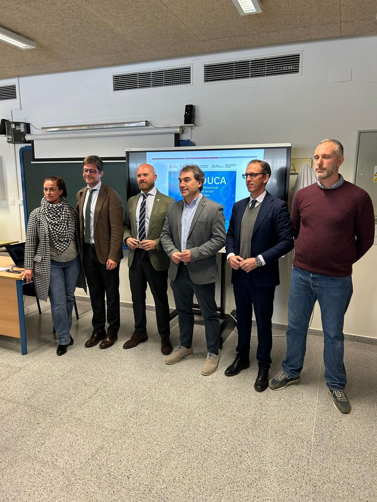 Visita de autoridades educativas al IES Antonio María Calero, de Pozoblanco, con motivo del proyecto.