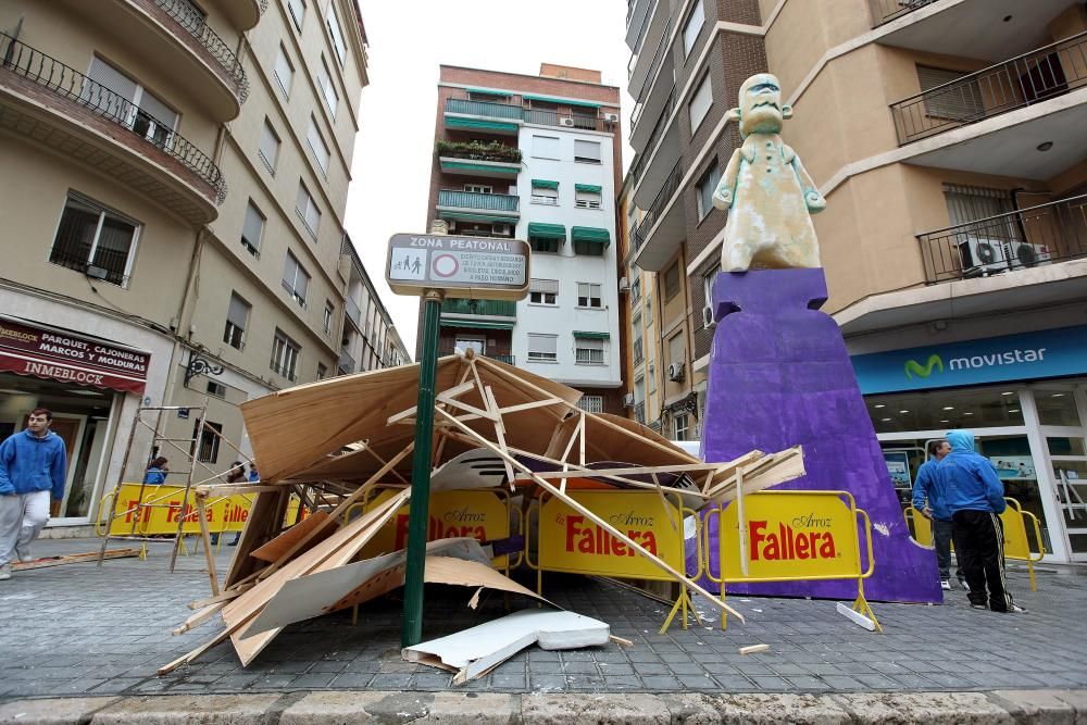 En el año 2011, una racha de viento tiró al suelo el remate de la falla.