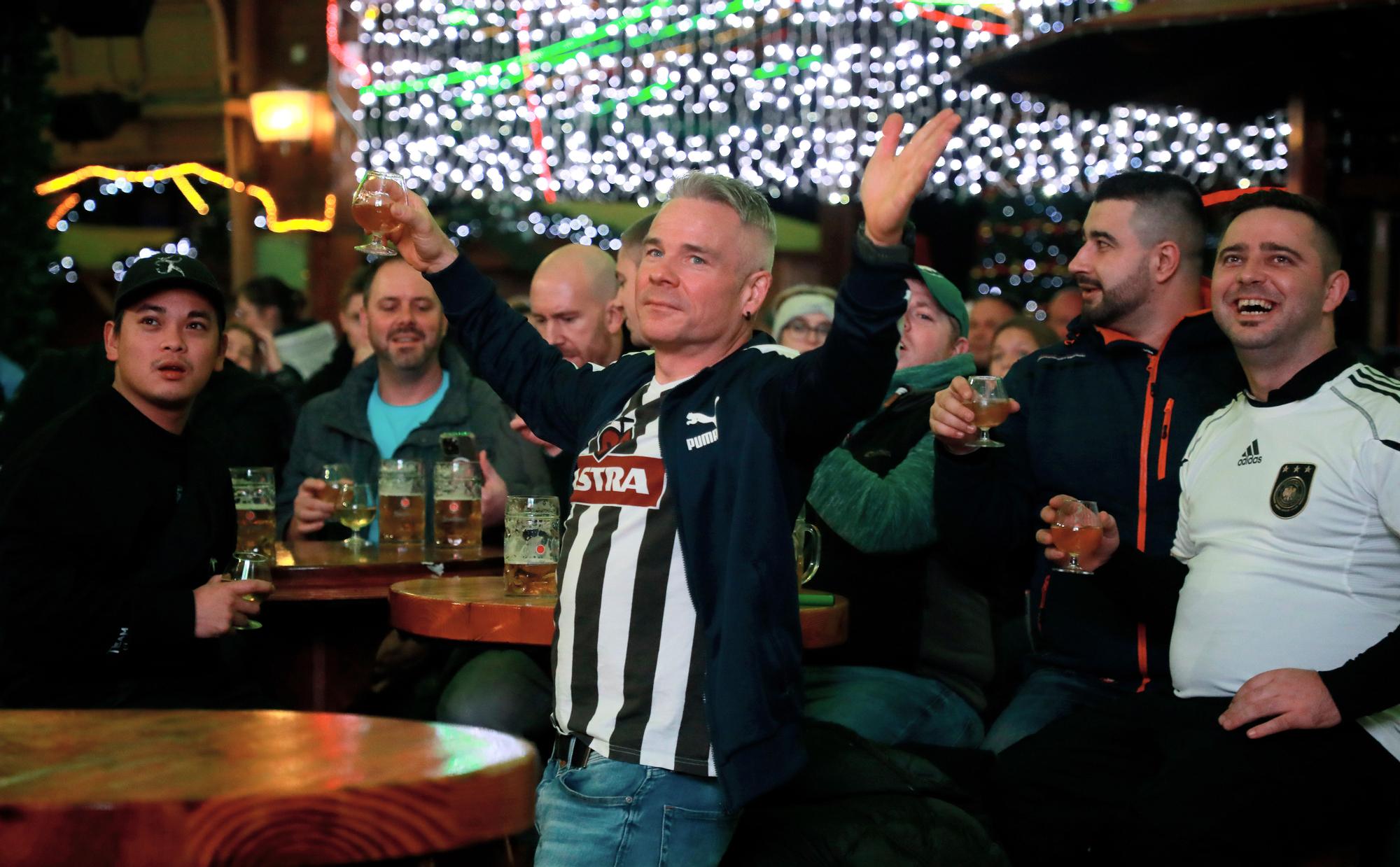 So haben die Deutschland-Fans das WM-Aus im Bierkönig erlebt