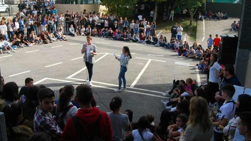 Casi 500 alumnos participaron en los actos. // FdV