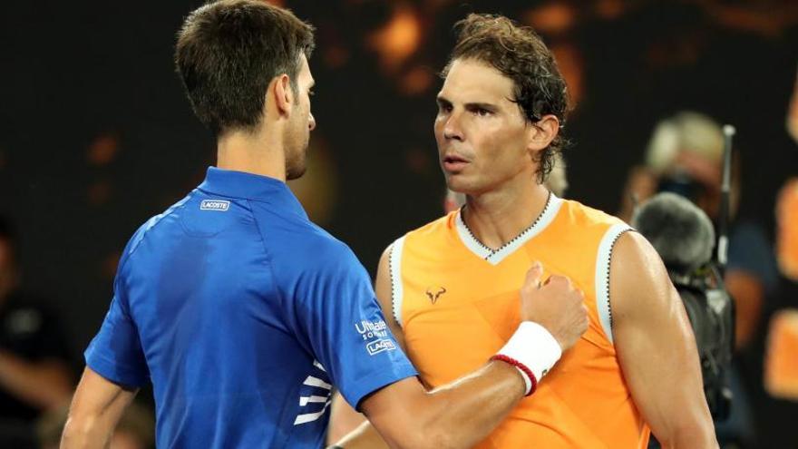 Djokovic y Nadal se saludan tras el partido