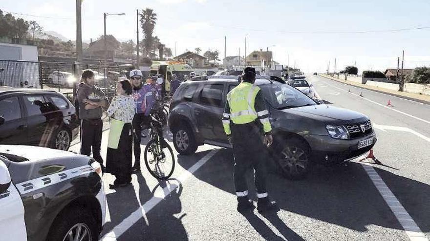 Tres ciclistas heridos en un nuevo atropello en la carretera entre A Guarda y Baiona