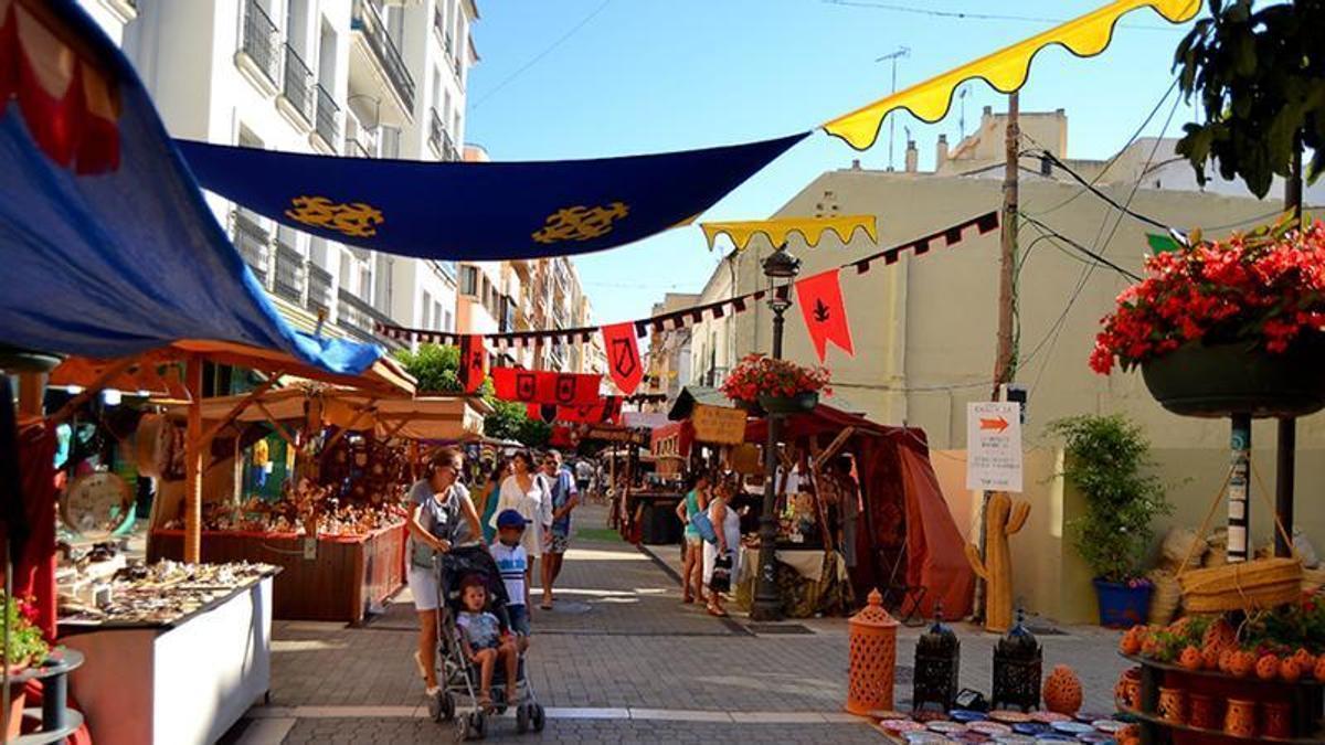 Imagen de archivo de un mercado temático en Estepona