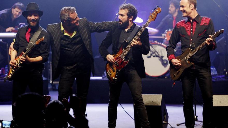 M-Clan, en uno de sus últimos conciertos.