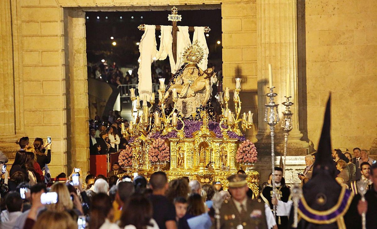 VIRGEN DE LAS ANGUSTIAS LA OBRA PÓSTUMA DE JUAN DE MESA ES LA JOYA DE LA SEMANA SANTA DE CÓRDOBA. | MANUEL MURILLO