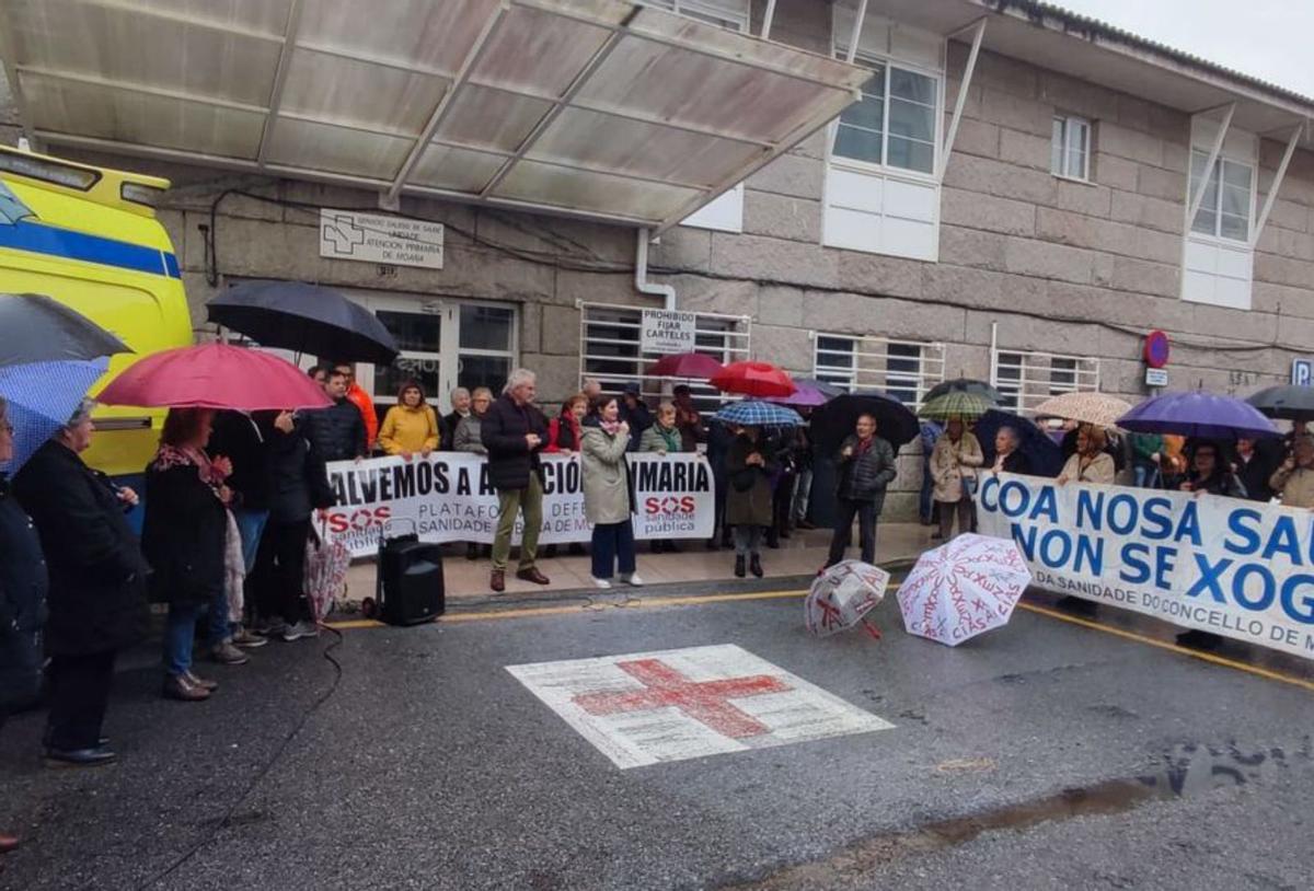 Concentración de ayer ante la Casa do Mar de Moaña. | Fdv