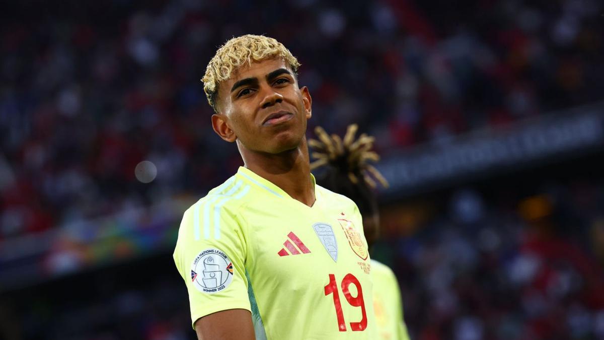 Lamine Yamal gesticula després d’una jugada en el partit d’ahir contra Portugal.  | FILIP SINGER / EFE