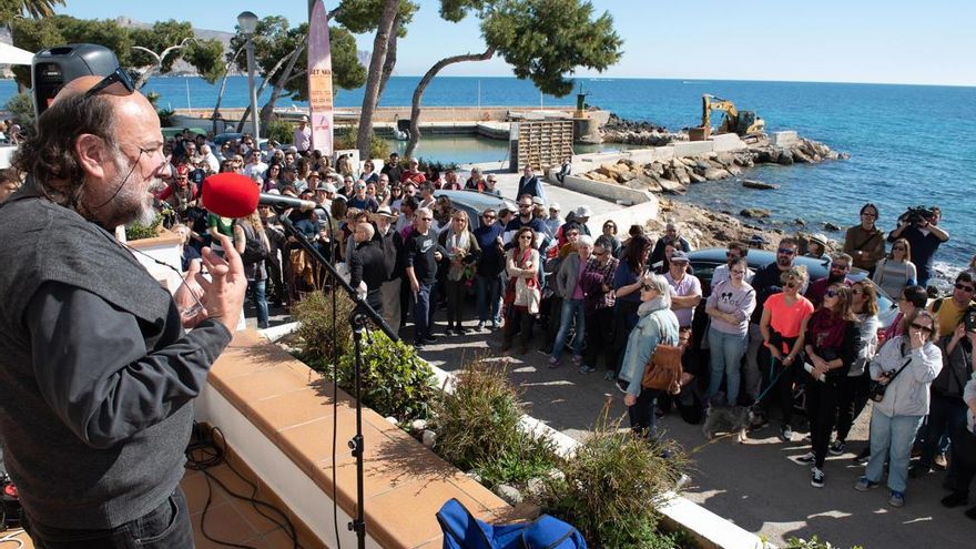 Medio millar de alteanos protestan en la Cala del Soio por las obras del Portet de l&#039;Olla