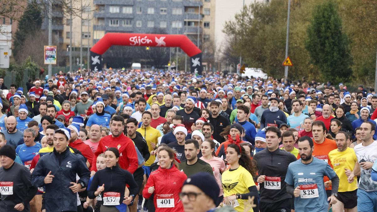 Ángel Fernández y Beatriz Álvarez se imponen en la 38ª Carrera Popular de Nochebuena de Gijón