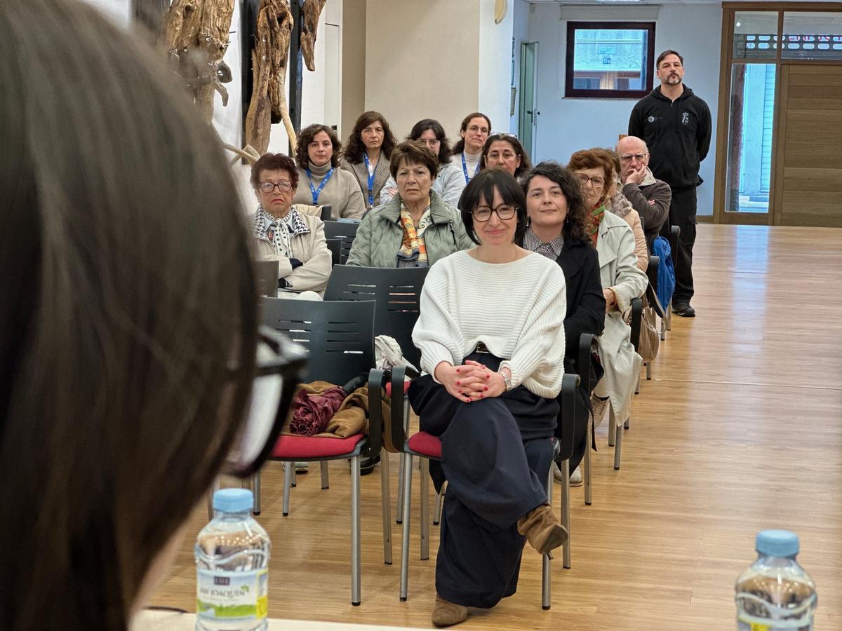 Irene Villerejo, en primera fila, sentada entre el público, durante el acto.