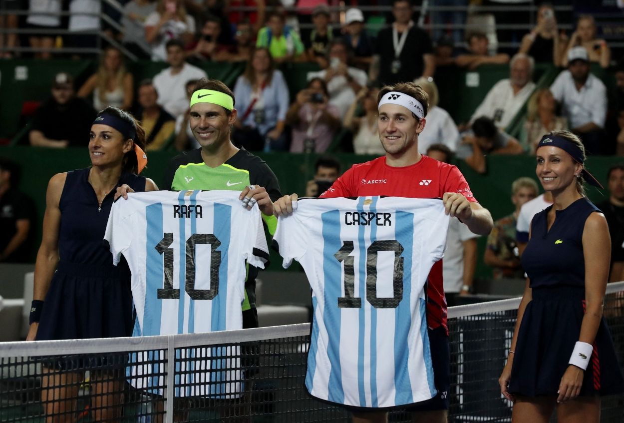 Nadal se divierte jugando al tenis junto a Sabatini en Argentina